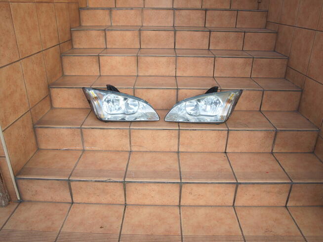 Ford Focus Mk2 lampy przód 2004 - 2008r (europa)