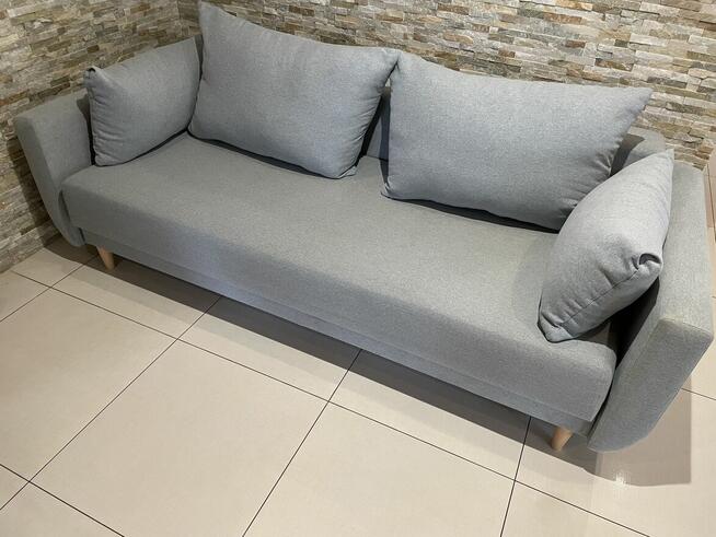 Wersalka rozkładana z poduszkami