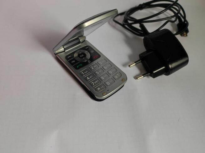 stary sprawny telefon komórkowy LG z klapką GB220 kolekcjon