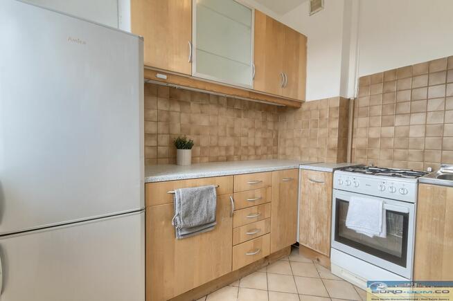 Przestronna KAWALERKA z francuskim balkonem.