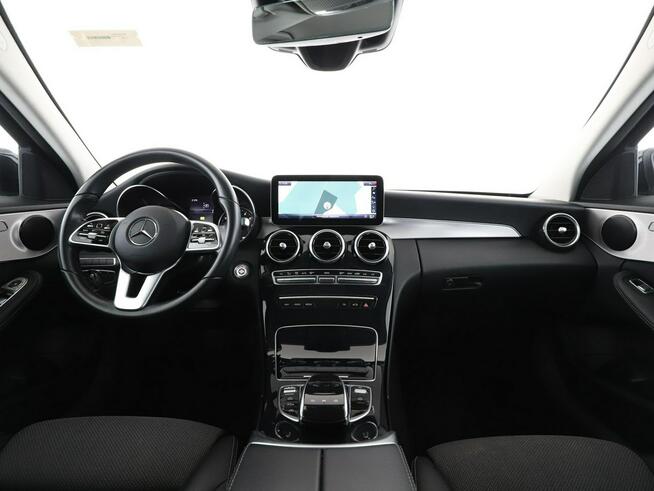 Mercedes C 180 automat full LED półskóra navi grzane fotele kamera i czujniki parkowa