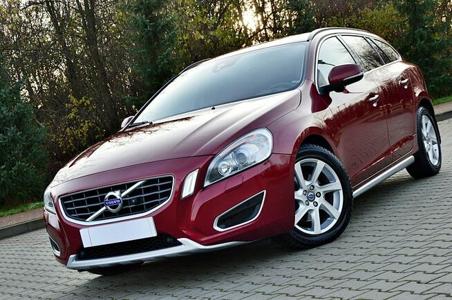 Volvo V60 1,6 Benzyna 180Km Xenon Ledy Skóra Navi Blisy Kamera Full Opcja