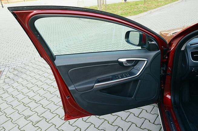 Volvo V60 1,6 Benzyna 180Km Xenon Ledy Skóra Navi Blisy Kamera Full Opcja