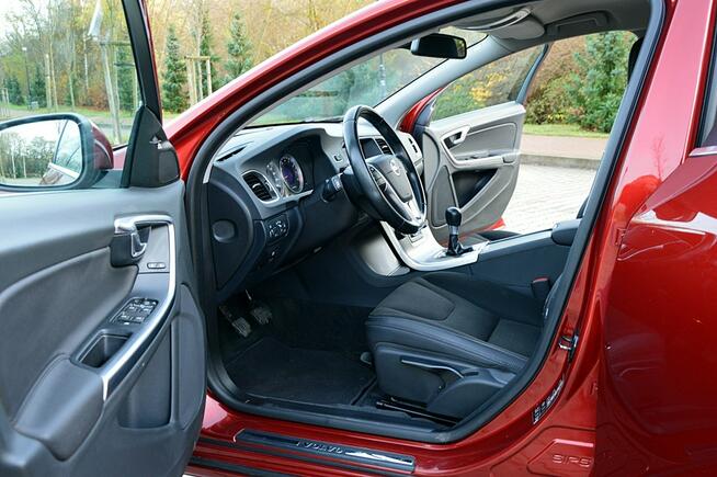 Volvo V60 1,6 Benzyna 180Km Xenon Ledy Skóra Navi Blisy Kamera Full Opcja