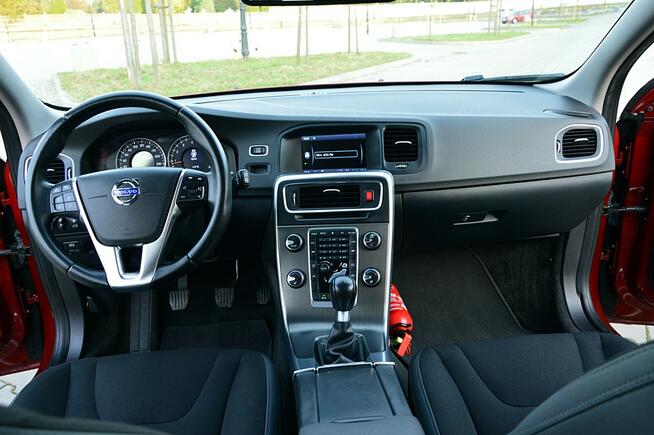 Volvo V60 1,6 Benzyna 180Km Xenon Ledy Skóra Navi Blisy Kamera Full Opcja