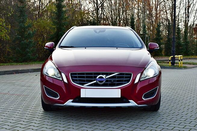Volvo V60 1,6 Benzyna 180Km Xenon Ledy Skóra Navi Blisy Kamera Full Opcja