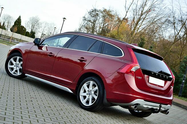 Volvo V60 1,6 Benzyna 180Km Xenon Ledy Skóra Navi Blisy Kamera Full Opcja