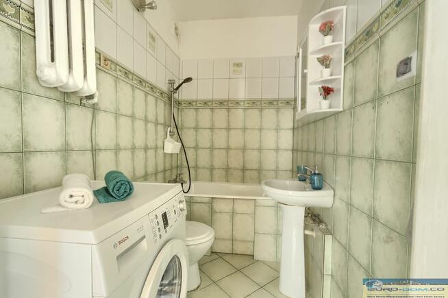 Przestronna KAWALERKA z francuskim balkonem.