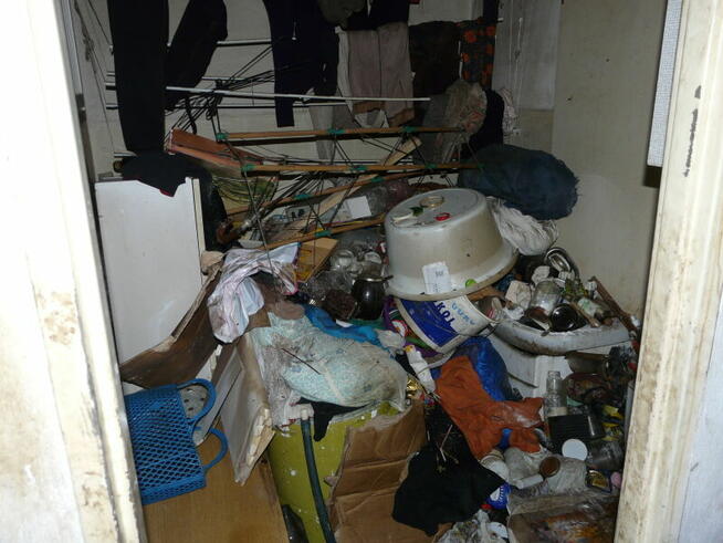 TANI WYWÓZ GABARYTÓW OPRÓŻNIANIE MIESZKAŃ PIWNIC ODPADY