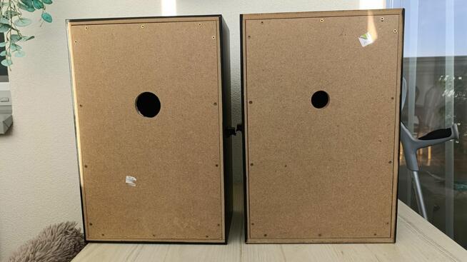 Sprzedam dwie kolumny głośnikowe roboty domowej.