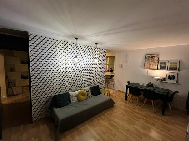 Tychy ul. Edukacji, pierwsze piętro, 3 pokoje 57,5m2.