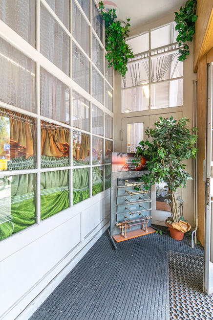 Lokal 151 m² z witrynami – Bałuty, blisko centrum