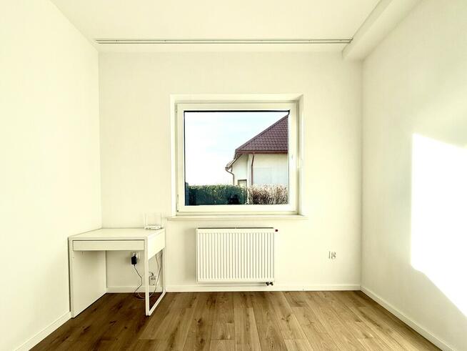 Bliżniak z duzym tarasem i 4 miejscami parkingowym