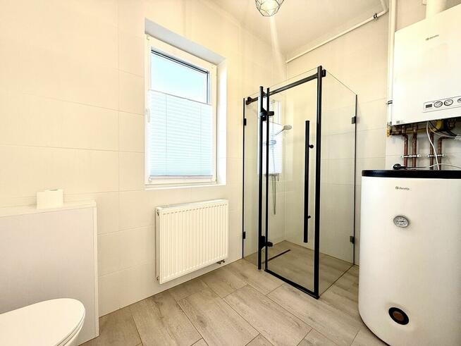 Bliżniak z duzym tarasem i 4 miejscami parkingowym