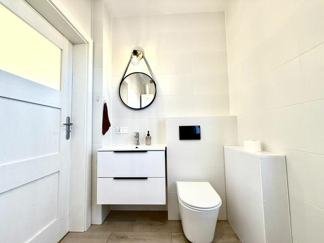 Bliżniak z duzym tarasem i 4 miejscami parkingowym