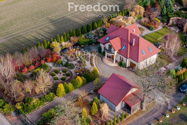 Piękny dom z ogrodem i widokiem na jezioro