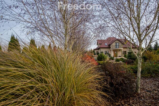 Piękny dom z ogrodem i widokiem na jezioro