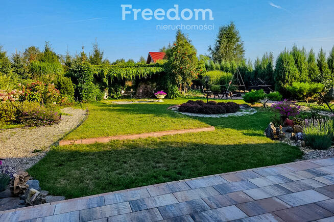 Piękny dom z ogrodem i widokiem na jezioro