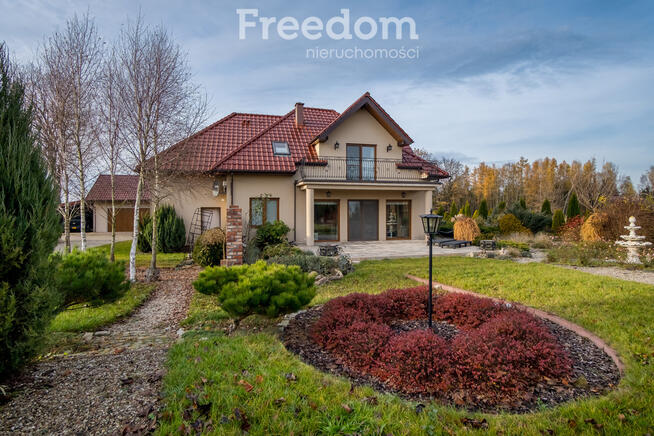 Piękny dom z ogrodem i widokiem na jezioro