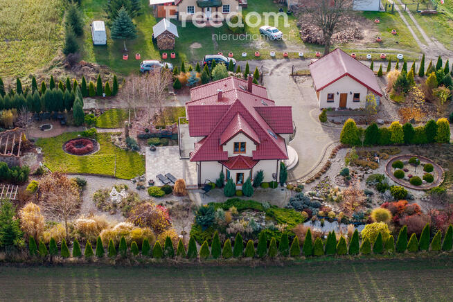 Piękny dom z ogrodem i widokiem na jezioro