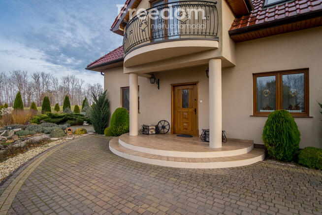 Piękny dom z ogrodem i widokiem na jezioro