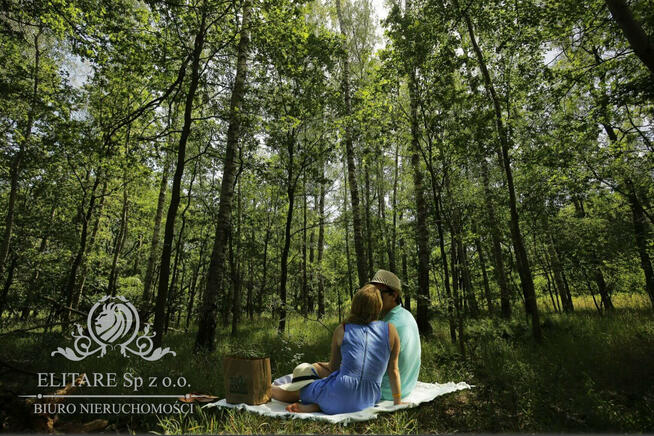 Piekny dom w zabudowie szeregowej z ogrodem z zielonej okolicy