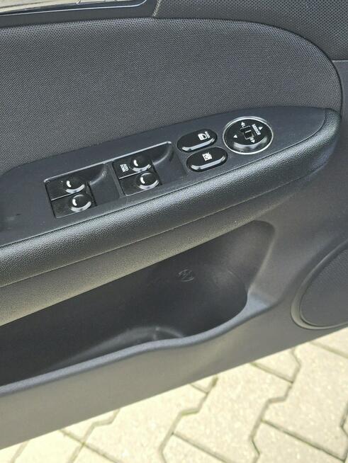 Hyundai i30 1,6Benz Serwis.NAVI.Klimatronic.El.szyby.Centralka.kredyt.OKAZJA