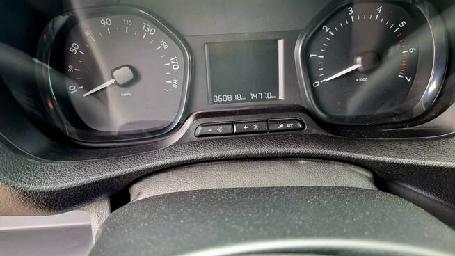 Opel Vivaro Pisemna Gwarancja 12 miesięcy - niski przebieg