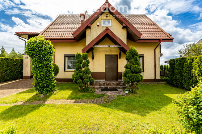 Dom przy jeziorze, gotowy do wynajmu i relaksu.