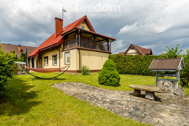 Dom przy jeziorze, gotowy do wynajmu i relaksu.