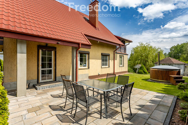 Dom przy jeziorze, gotowy do wynajmu i relaksu.