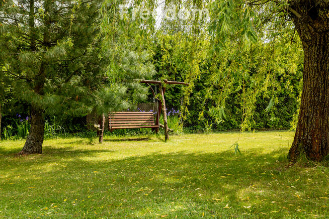 Dom przy jeziorze, gotowy do wynajmu i relaksu.