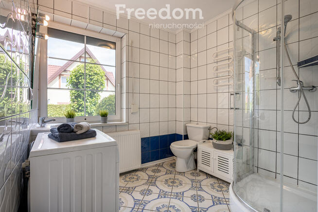 Dom przy jeziorze, gotowy do wynajmu i relaksu.