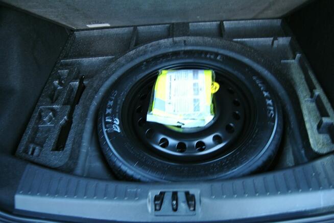 Ford Kuga NAVI-PL * Kamera cof. * Klima tronik x 2 * Park tronik * LEDY * Rej-pL