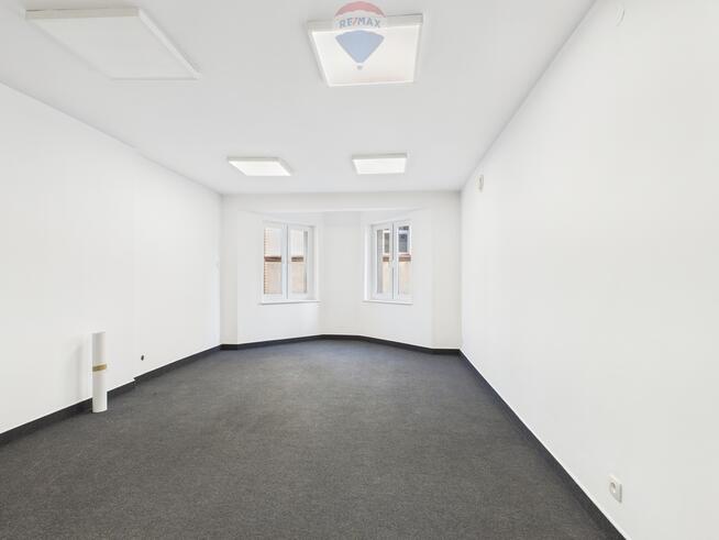 Atrakcyjny lokal użytkowy/pomieszczenia na biuro