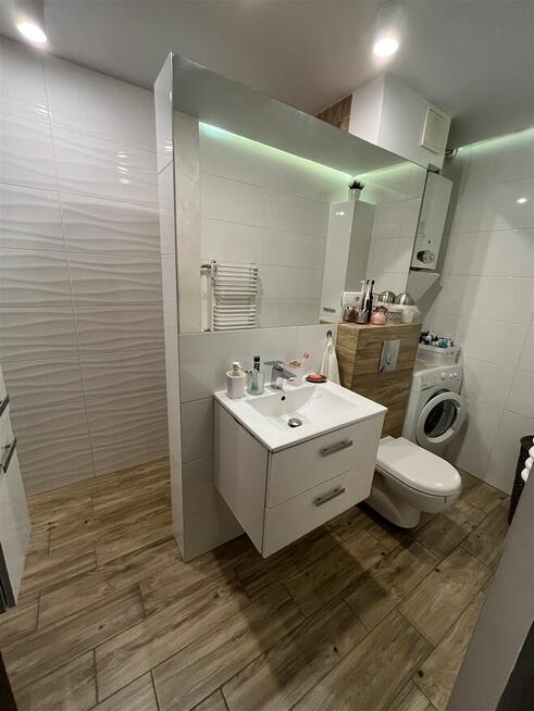 Tychy ul. Edukacji, pierwsze piętro, 3 pokoje 57,5m2.