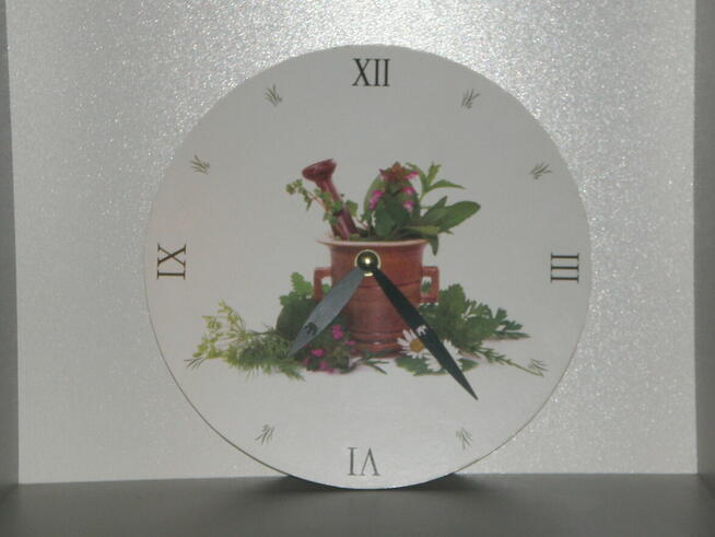 Sprzedam zegar wiszący do kuchni, średnica 25 cm.