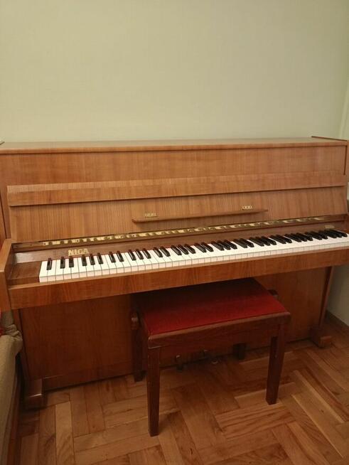 Pianino Legnica z regulowanym siedziskiem