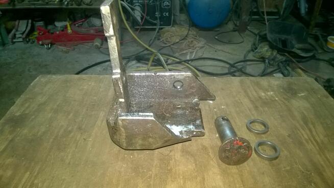 Wspornik uchwyt siłownia wspomagania MTZ 82