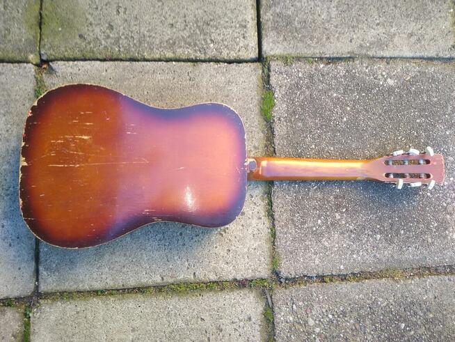 Gitara drewniana akustyczna, 50 zł.