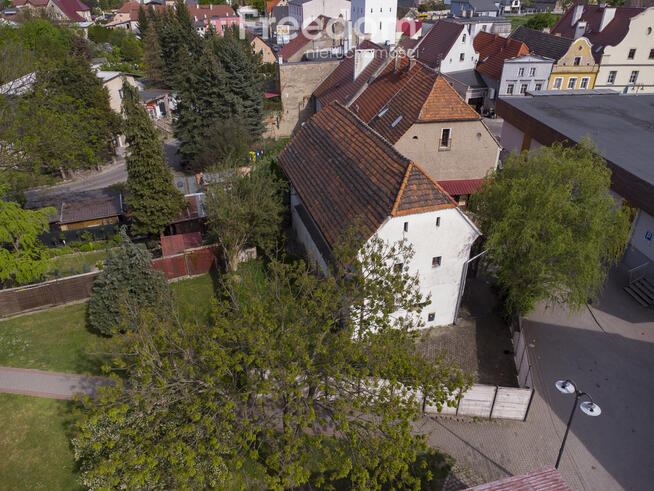 Zabytkowy spichlerz – lokal usługowy, Otmuchów