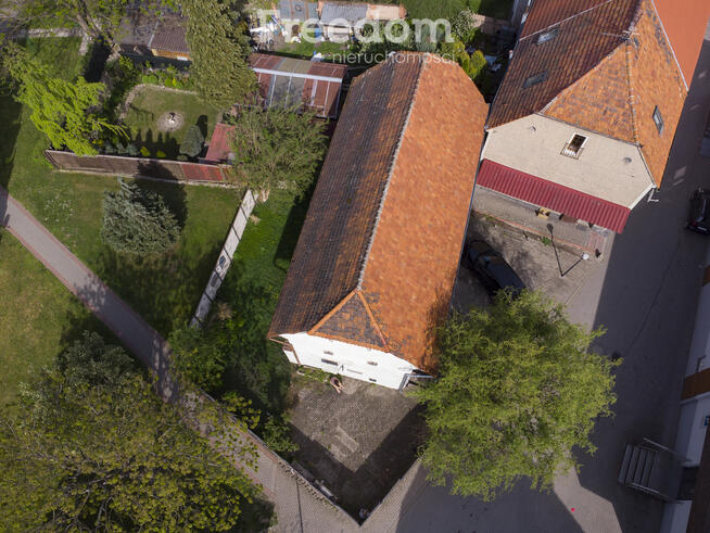 Zabytkowy spichlerz – lokal usługowy, Otmuchów