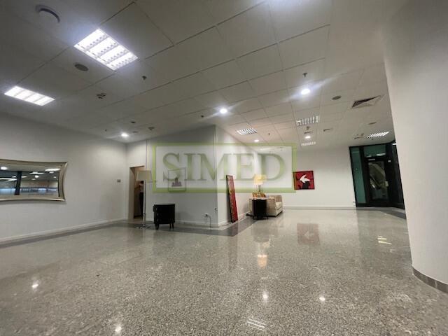 Mały punkt handlowo usługowy w Centrum Warszawy