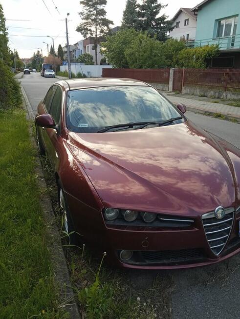 Sprzedam alfę 159 w wersji angielskiej, kolor wiśniowy.