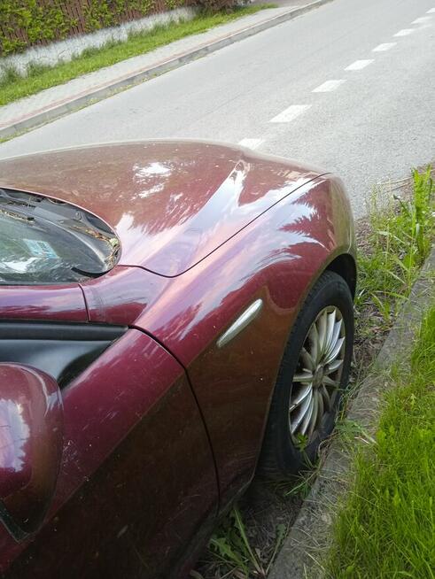 Sprzedam alfę 159 w wersji angielskiej, kolor wiśniowy.