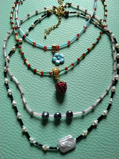Naszyjnik ze szklanych koralików