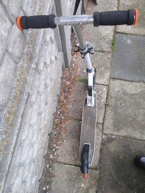 Hulajnoga duża, aluminiowa, składana, 50 zł.