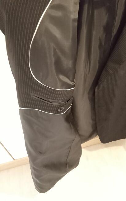 Sprzedam Garnitur Czarny Z Niebieską Nitka Trzyczęściowy Exe