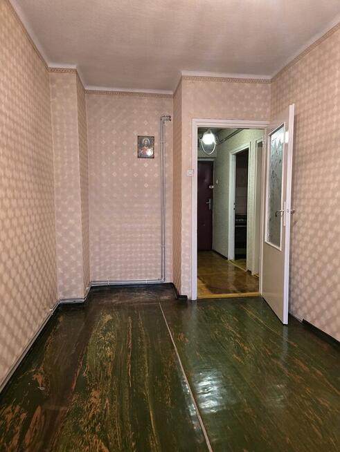 2 pokoje z balkonem w bloku w Grodźcu