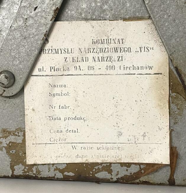 Stara metalowa skrzynka na narzędzia